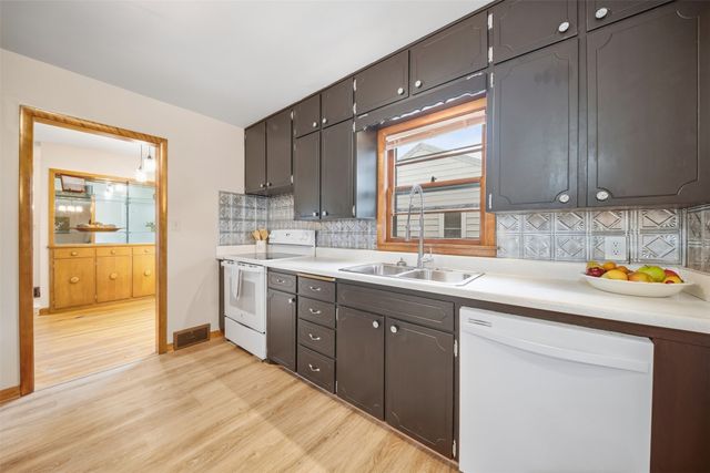 546 SW Southlawn Drive, Ankeny, IA 50023