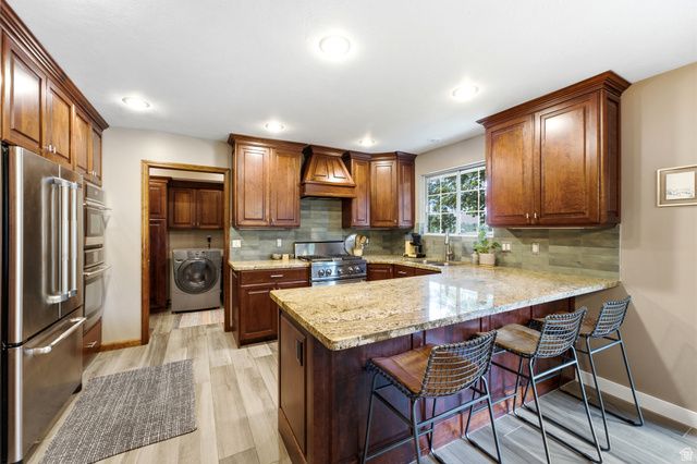 2073 E VILLAGE POINT WAY, Sandy, UT 84093