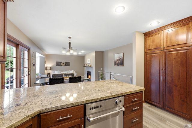 2073 E VILLAGE POINT WAY, Sandy, UT 84093
