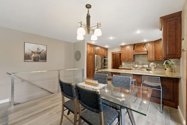 2073 E VILLAGE POINT WAY, Sandy, UT 84093