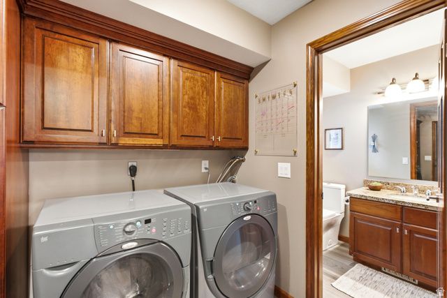 2073 E VILLAGE POINT WAY, Sandy, UT 84093