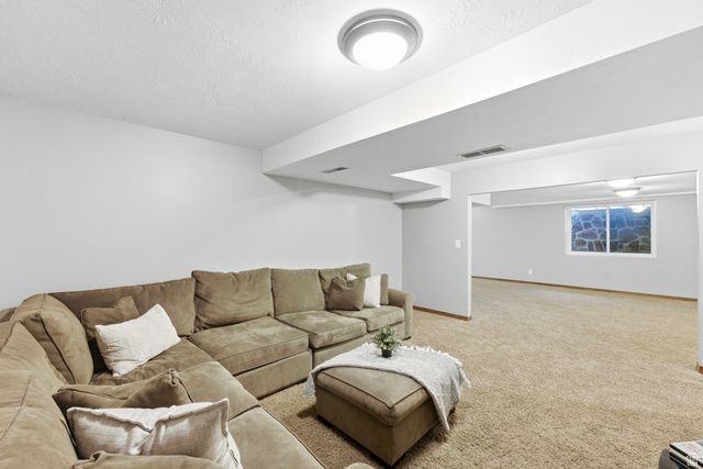 2073 E VILLAGE POINT WAY, Sandy, UT 84093
