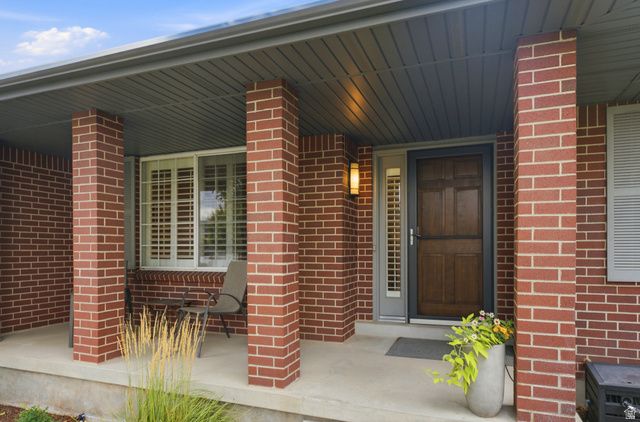2073 E VILLAGE POINT WAY, Sandy, UT 84093