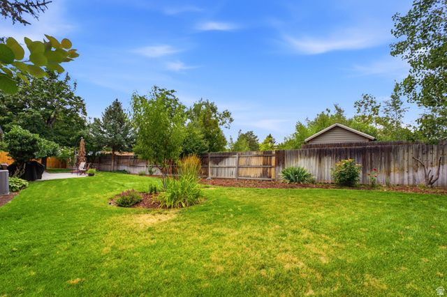 2073 E VILLAGE POINT WAY, Sandy, UT 84093