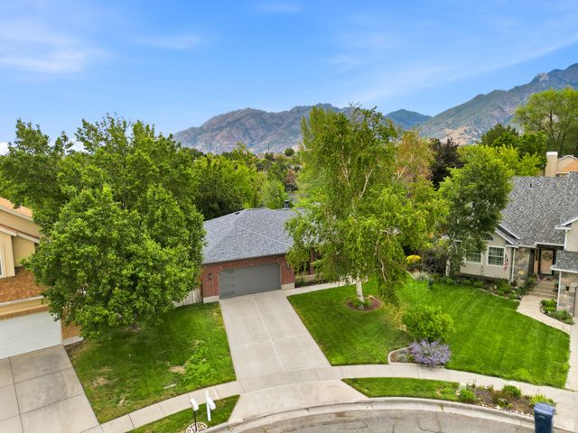 2073 E VILLAGE POINT WAY, Sandy, UT 84093