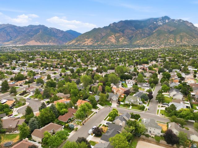 2073 E VILLAGE POINT WAY, Sandy, UT 84093