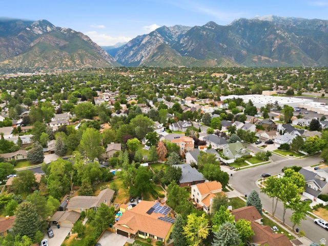 2073 E VILLAGE POINT WAY, Sandy, UT 84093