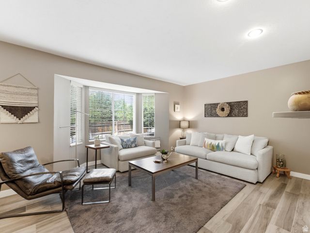 2073 E VILLAGE POINT WAY, Sandy, UT 84093