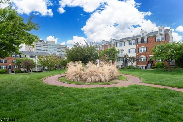 89 Vaughan Dr 89, Newark City, NJ 07103