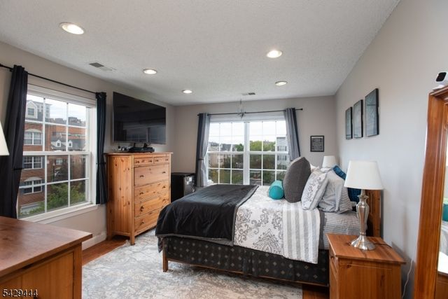 89 Vaughan Dr 89, Newark City, NJ 07103