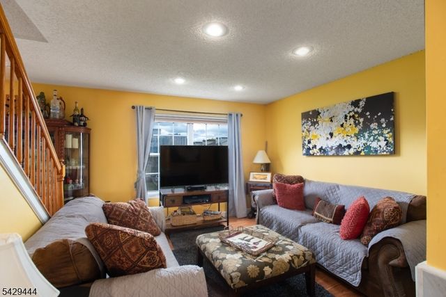 89 Vaughan Dr 89, Newark City, NJ 07103