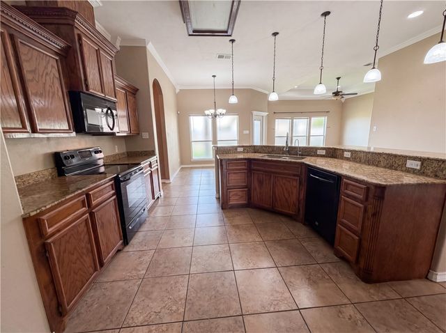 6906 King George Pl, Corpus Christi, TX 78414