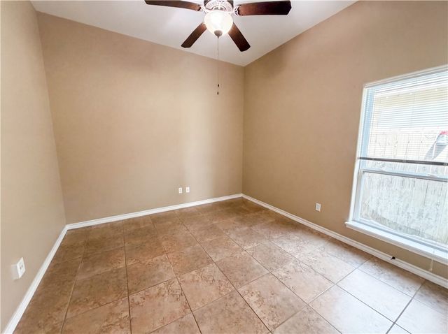 6906 King George Pl, Corpus Christi, TX 78414