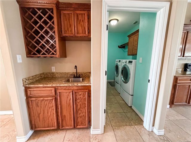 6906 King George Pl, Corpus Christi, TX 78414