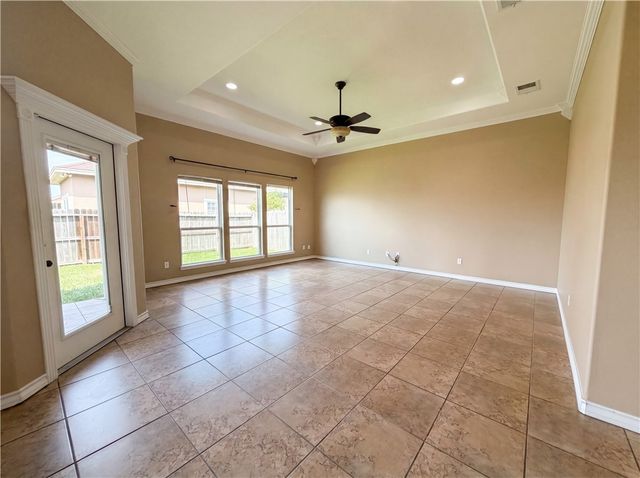 6906 King George Pl, Corpus Christi, TX 78414