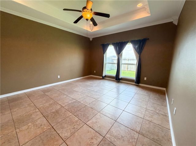6906 King George Pl, Corpus Christi, TX 78414