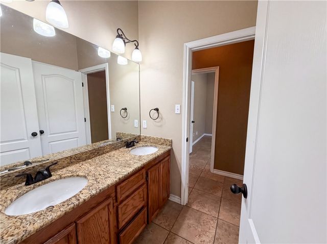6906 King George Pl, Corpus Christi, TX 78414