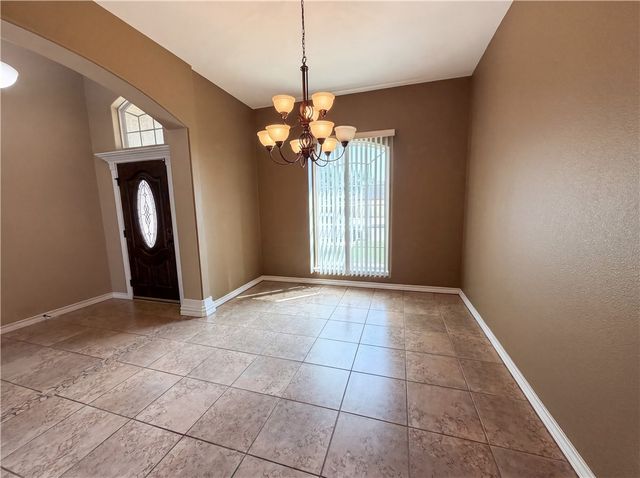 6906 King George Pl, Corpus Christi, TX 78414