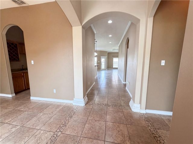 6906 King George Pl, Corpus Christi, TX 78414
