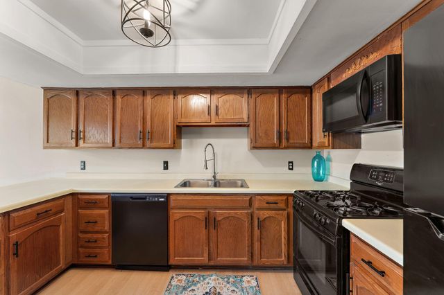 6097 Courtly Alcove F, Woodbury, MN 55125