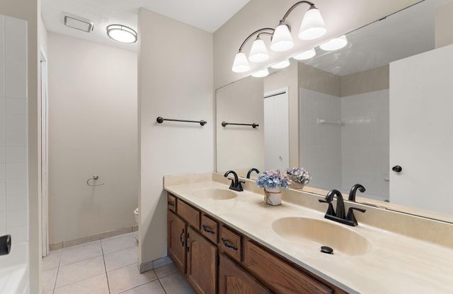 6097 Courtly Alcove F, Woodbury, MN 55125