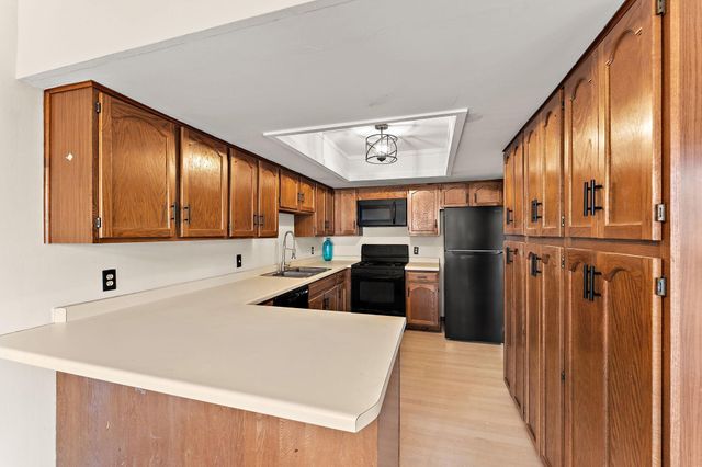 6097 Courtly Alcove F, Woodbury, MN 55125