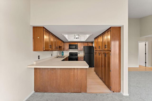 6097 Courtly Alcove F, Woodbury, MN 55125