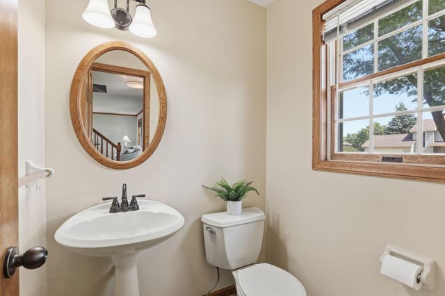 455 High Point Curve S, Maplewood, MN 55119