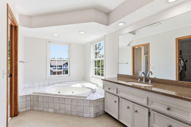 455 High Point Curve S, Maplewood, MN 55119