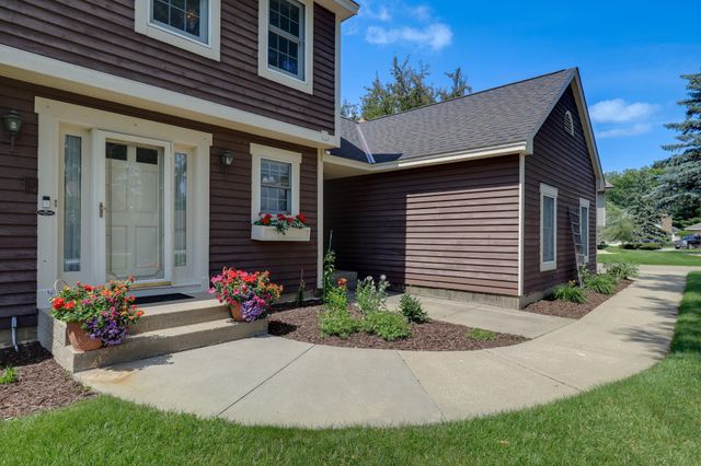 455 High Point Curve S, Maplewood, MN 55119