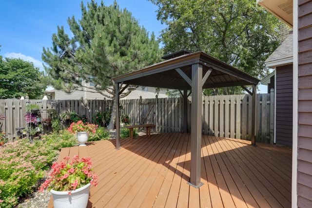 455 High Point Curve S, Maplewood, MN 55119