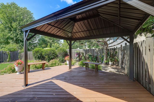 455 High Point Curve S, Maplewood, MN 55119
