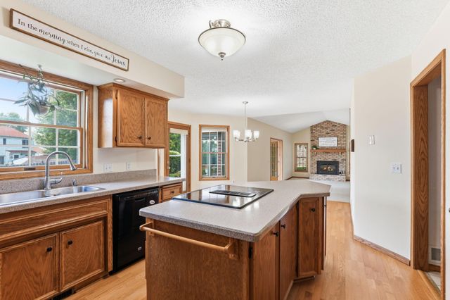 455 High Point Curve S, Maplewood, MN 55119