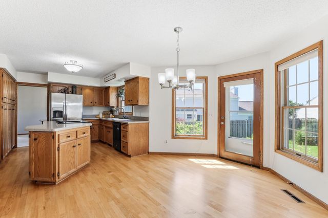 455 High Point Curve S, Maplewood, MN 55119