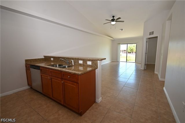 704 SE 6th TER, Cape Coral, FL 33990