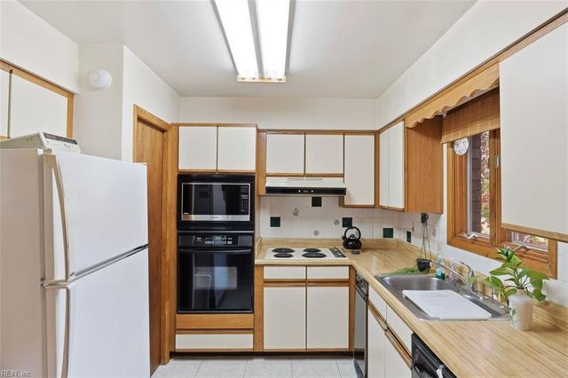 644 Piney Point RD, Virginia Beach, VA 23452