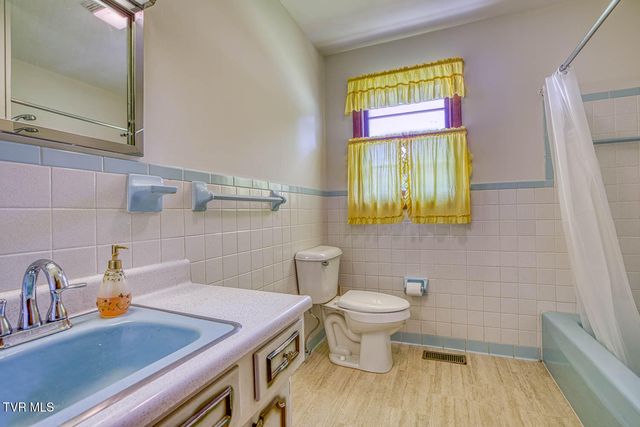 426 South Johnson Road, Rogersville, TN 37857