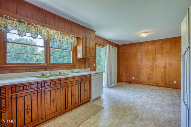 426 South Johnson Road, Rogersville, TN 37857
