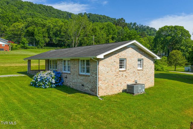 426 South Johnson Road, Rogersville, TN 37857