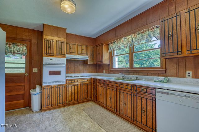 426 South Johnson Road, Rogersville, TN 37857