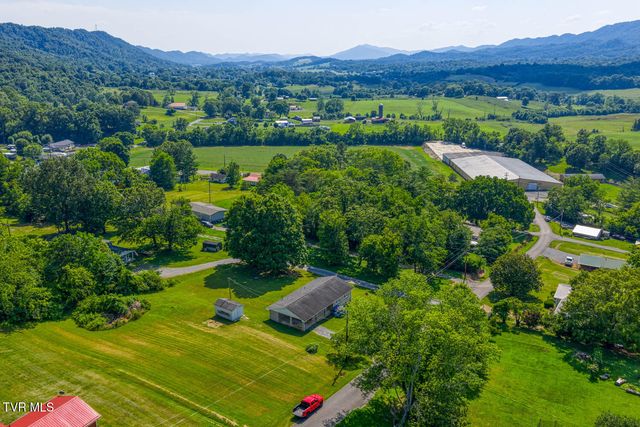 426 South Johnson Road, Rogersville, TN 37857