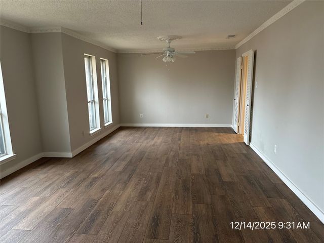 103 Red Bud Court, Oak Leaf, TX 75154