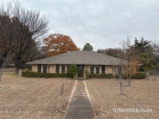 103 Red Bud Court, Oak Leaf, TX 75154