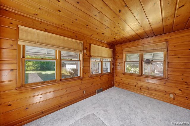 29 W New York Avenue, Pontiac, MI 48340
