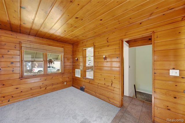 29 W New York Avenue, Pontiac, MI 48340