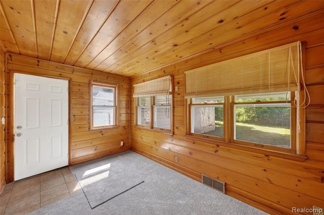 29 W New York Avenue, Pontiac, MI 48340