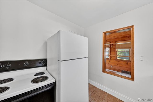 29 W New York Avenue, Pontiac, MI 48340