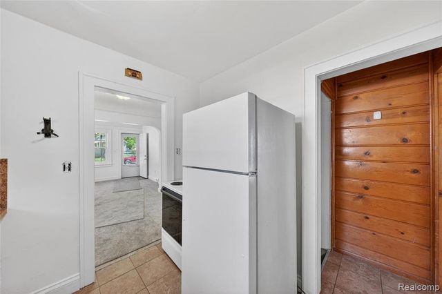 29 W New York Avenue, Pontiac, MI 48340