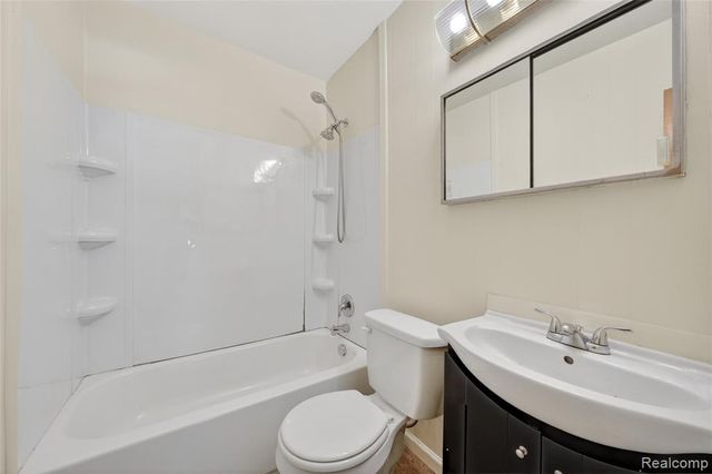 29 W New York Avenue, Pontiac, MI 48340