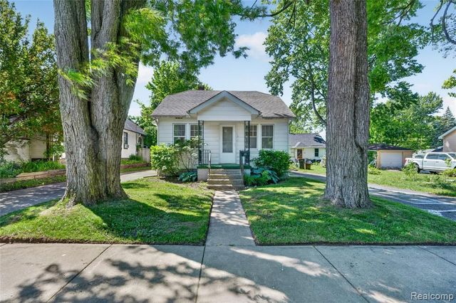 29 W New York Avenue, Pontiac, MI 48340